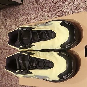 Kids Yeezy 700 Sneakers